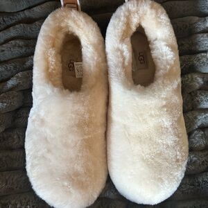 EUC - UGG Women's Plush Tan Slippers - no box